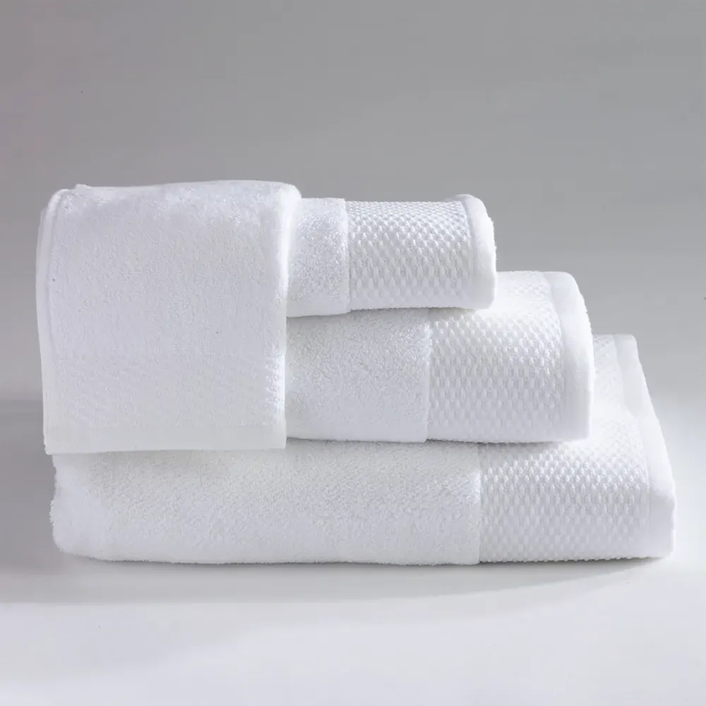 Weißes Hotelhandtuch-Set aus Duschtuch, Handtuch und Seiftuch mit Wabenbordüre