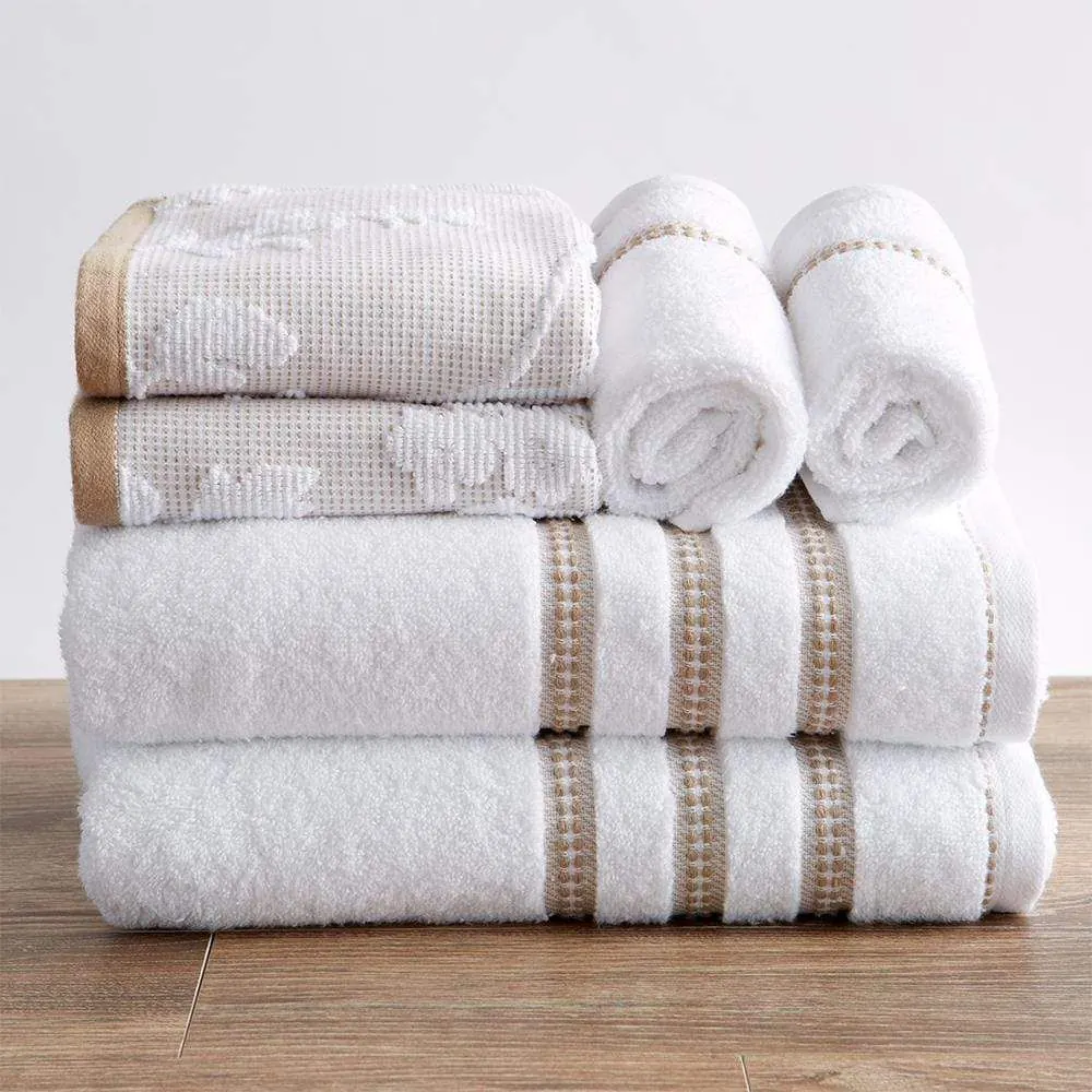 Asciugamani bianchi con balza jacquard beige, due piegati e due arrotolati